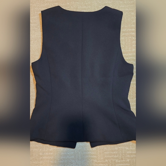 NWT Aritzia Wilfred Regal Vest Black Size 6 Slim-fit button-up - Picture 2 of 5